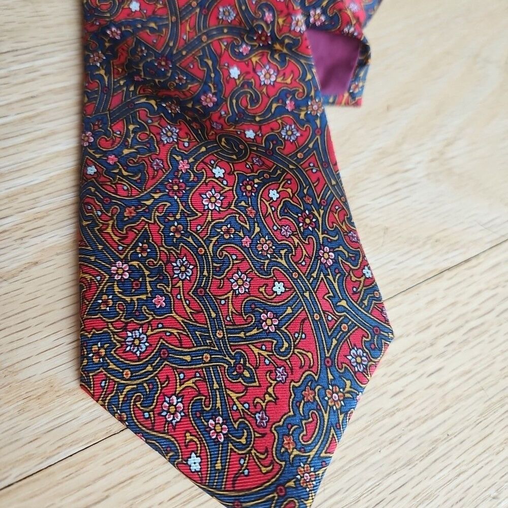 Metropolitan Museum of Art Paisley Necktie 100% Silk Men's Tie - Picture 2 of 4